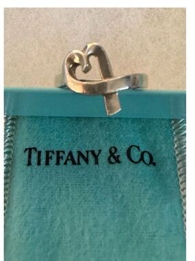 Tiffany & Co. Silver Heart Ribbon Ring on Blue Pouch Elsa Peretti size 6